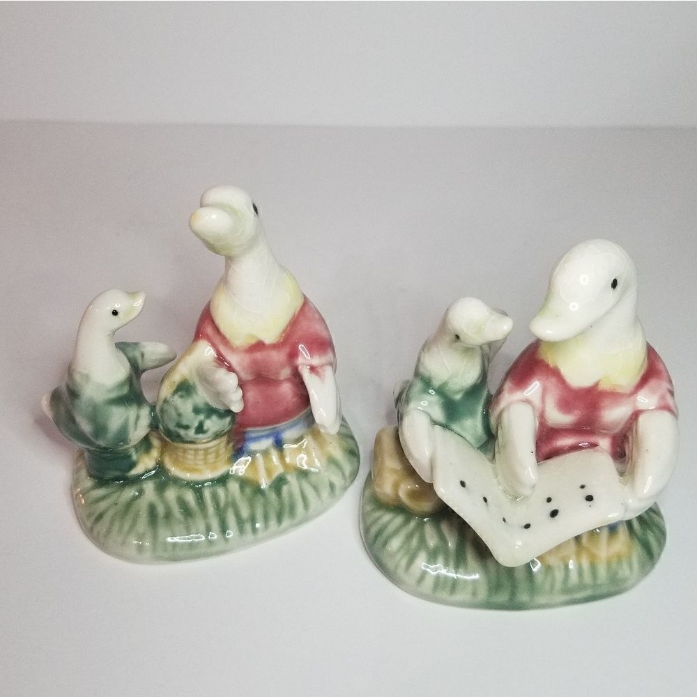 Beautiful Vintage Geese Figurine Set